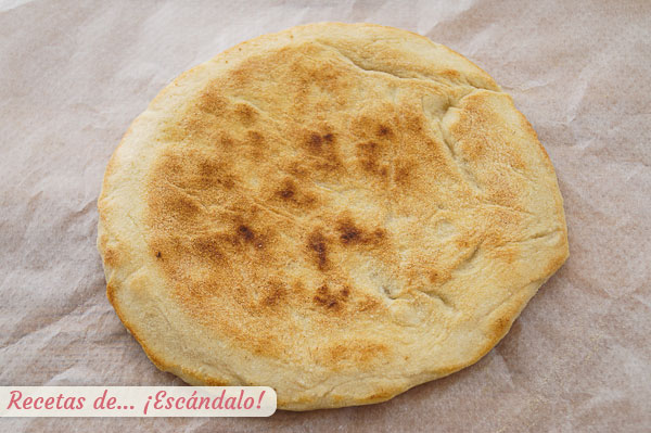 Masa de pizza en sarten