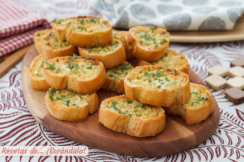 Pan de ajo al horno con o sin queso, crujiente y delicioso