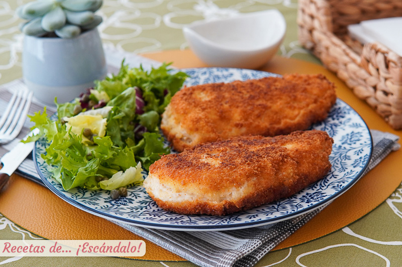 Pechugas de pollo a la Villeroy con bechamel casera. Receta tradicional