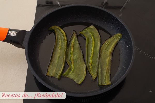 Pimientos verdes fritos bocadillo serranito