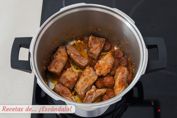 Costillas de cerdo lentejas estofadas caseras
