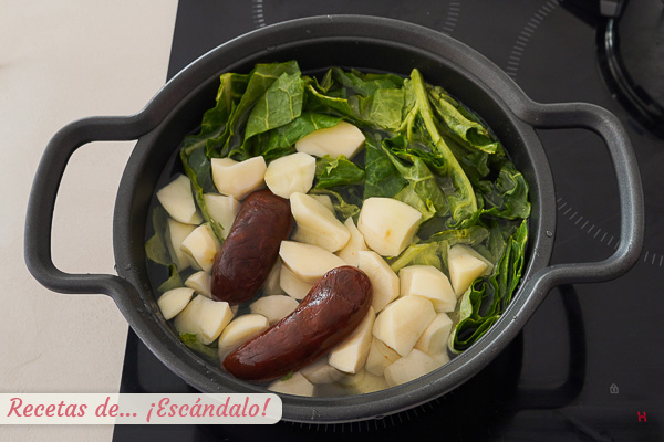 Berza con patatas y morcillas pote