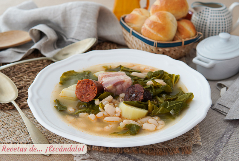 Pote asturiano con berzas y compango. Receta tradicional de cuchara
