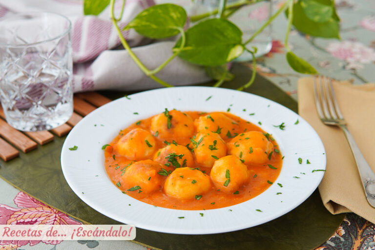 Albóndigas de pollo en salsa de verduras. Receta paso a paso