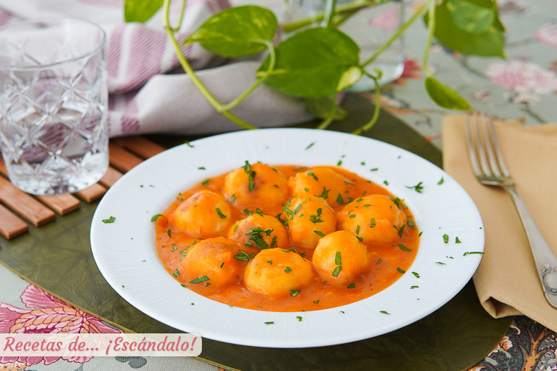 Albondigas de pollo en salsa de verduras. Receta paso a paso