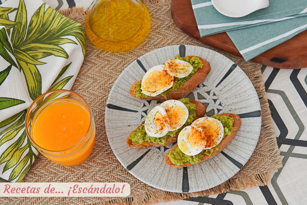 Como hacer tostadas con aguacate y huevo, una delicia saludable