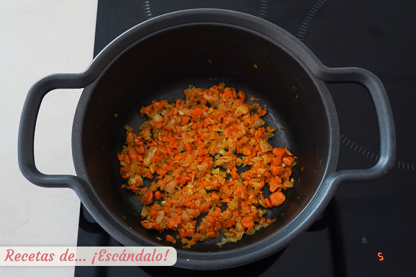 Ingredientes sofrito salsa verduras albondigas de pollo