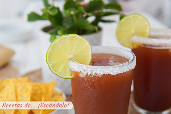 Receta de michelada mexicana, un coctel tradicional con cerveza