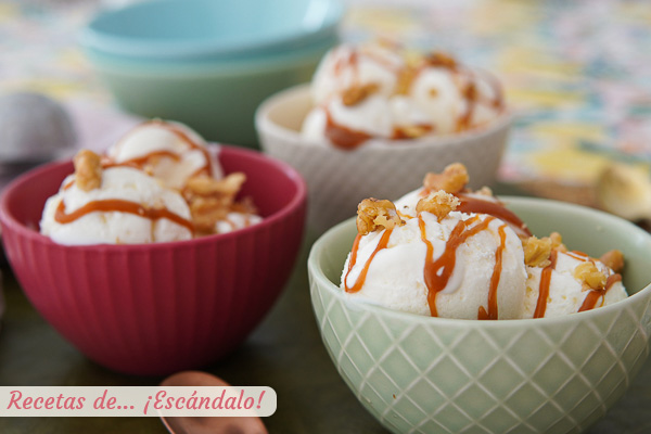 Receta de yogur helado o helado de yogur casero con caramelo salado y nueces