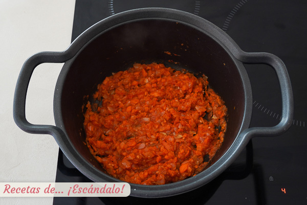Sofrito con tomate albondigas