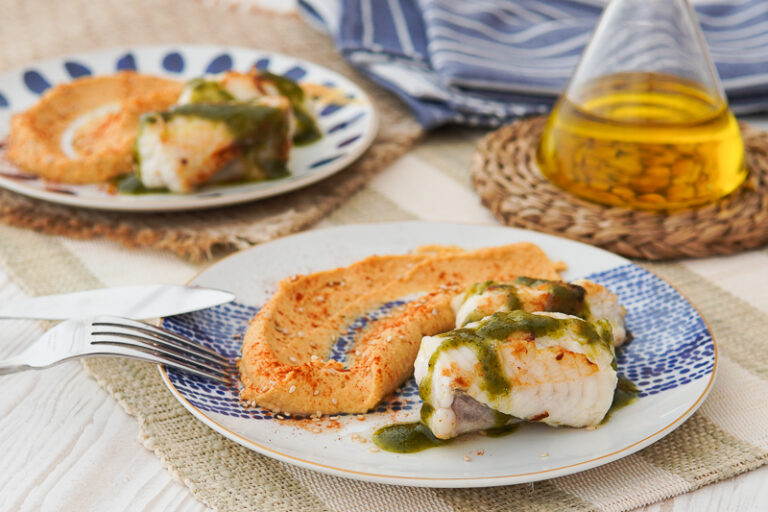Rape a la plancha con hummus de garbanzos y salsa pesto de nueces