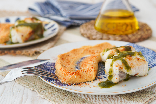 Receta de rape a la plancha con hummus de garbanzos y salsa pesto de nueces