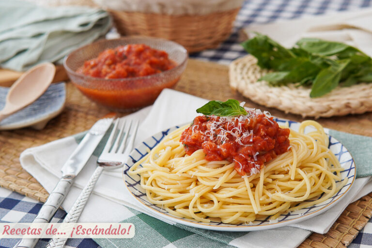 Espaguetis a la napolitana. Receta de pasta tradicional