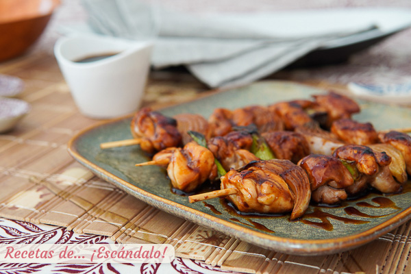 Receta japonesa de yakitori de pollo con salsa teriyaki
