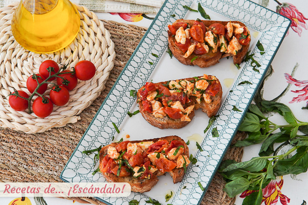 Como hacer bruschetta italiana con tomates cherry, mozzarella y albahaca
