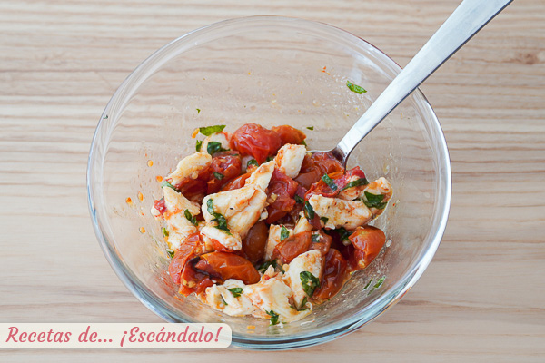 Tomates cherry, mozzarella y albahaca para bruschetta italiana