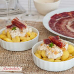 Ñoquis con salsa de nueces y jamón