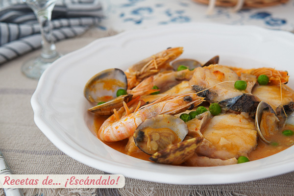 Receta de merluza a la cazuela con almejas y langostinos