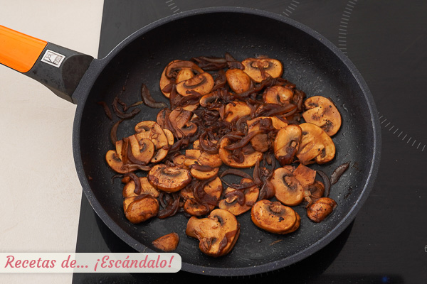 Cebolla y champiñones ternera stroganoff