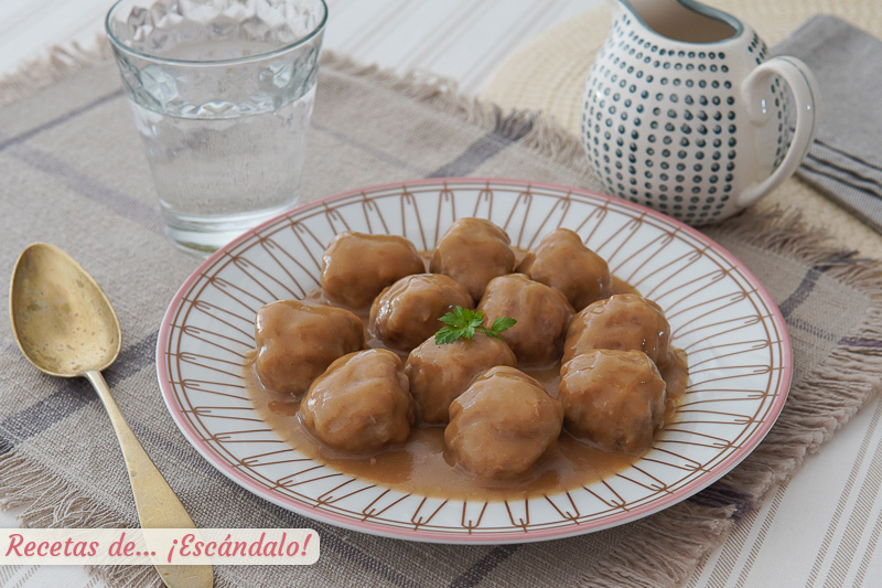 Albondigas en salsa espanola. Receta de la abuela