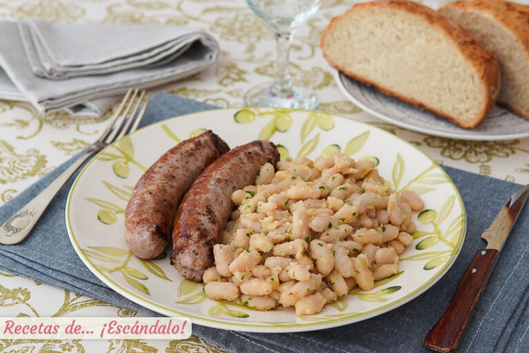 Butifarra con alubias o botifarra amb mongetes. Receta catalana