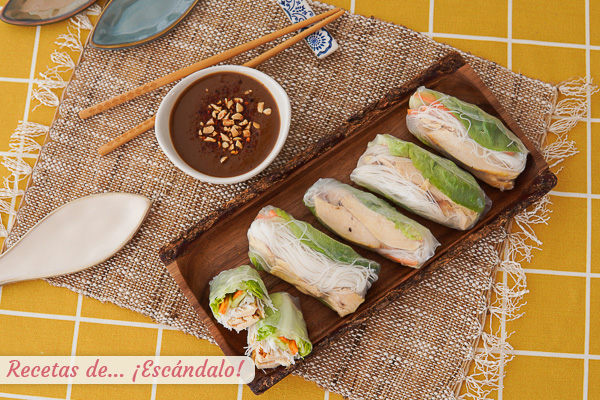 Como hacer rollitos vietnamitas con pollo y verduras y salsa de cacahuete