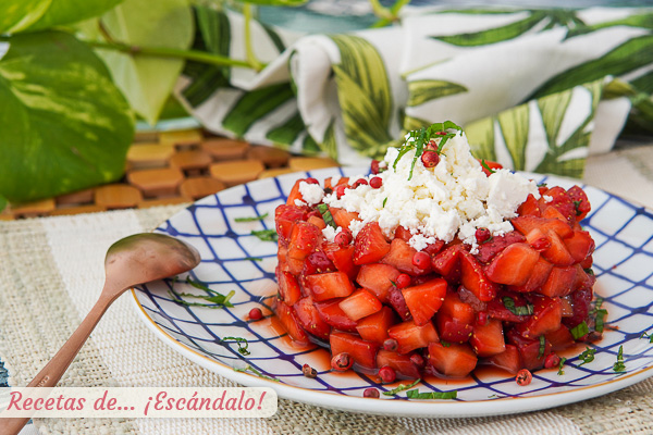 Receta de tartar de fresa con queso feta y hierbabuena