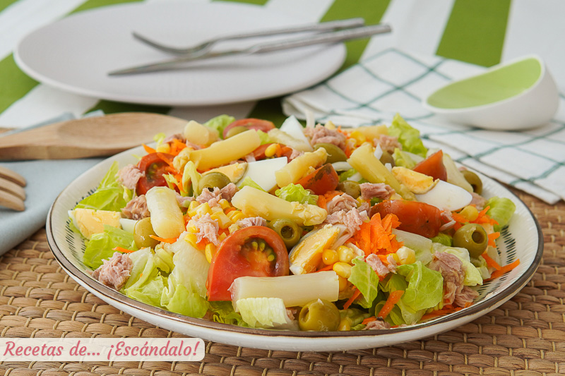 Ensalada mixta tradicional. Ingredientes y receta